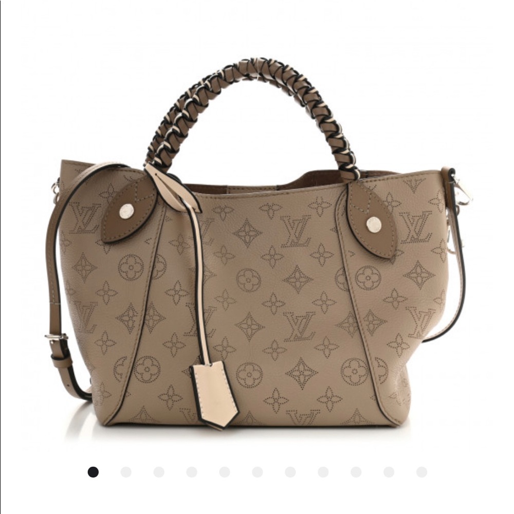 LOUIS VUITTON
Mahina Braided Hina PM Galet